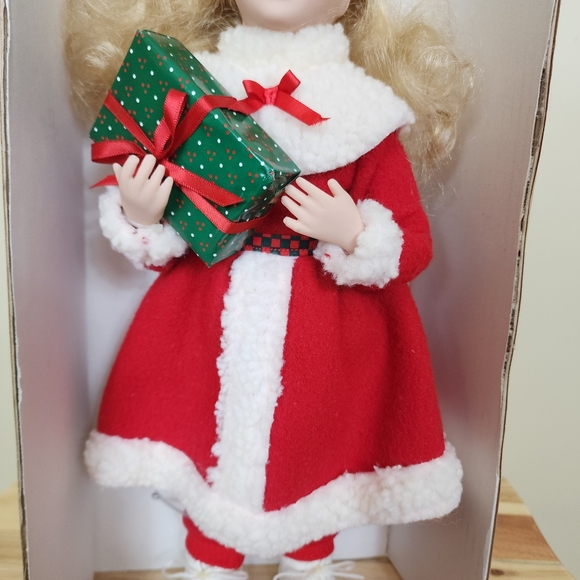 VTG Holiday Creations 16" Stuffed Posable Girl Figure Red Coat Christmas Decor - Picture 6 of 9